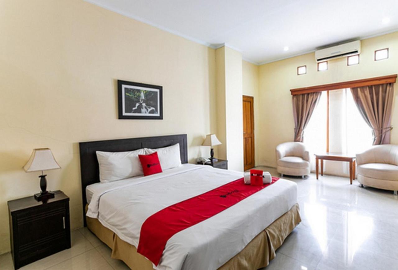 Reddoorz Plus Near Alun Alun Karanganyar Solo المظهر الخارجي الصورة