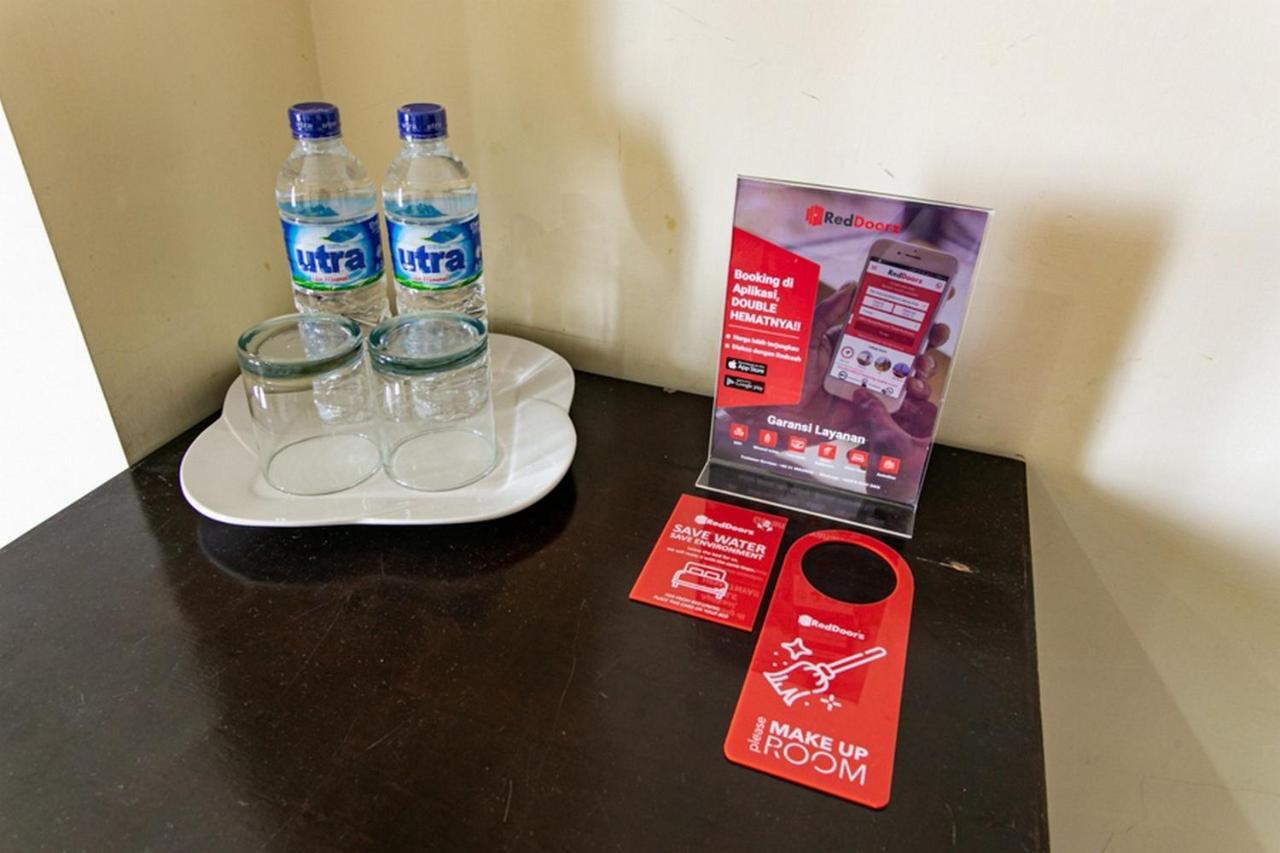 Reddoorz Plus Near Alun Alun Karanganyar Solo المظهر الخارجي الصورة