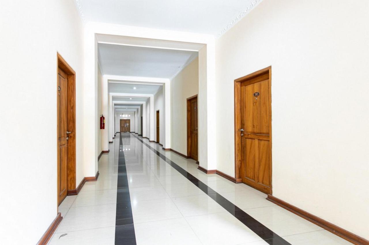 Reddoorz Plus Near Alun Alun Karanganyar Solo المظهر الخارجي الصورة