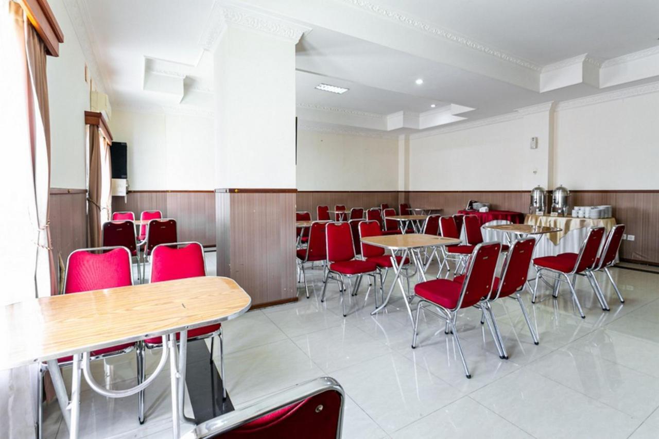 Reddoorz Plus Near Alun Alun Karanganyar Solo المظهر الخارجي الصورة